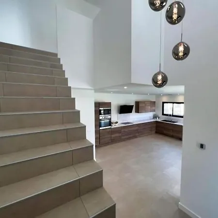 Villa Maison Neuve 130 M2 Avec Piscine *